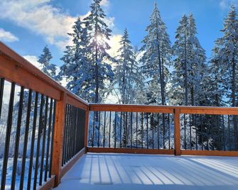 Luxury Modern Storybook Tudor ● Hot Tub ● By Silver Falls Park ● 20 Acres ● View - 실버톤 - 발코니