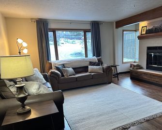Alpine-View Retreat in Girdwood - Girdwood - Sala de estar