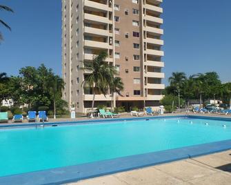 Turtle Towers Apartments - Ocho Rios - Pool