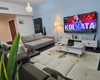Seaside Hostel - Dubai - Living room