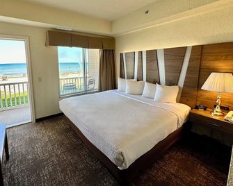 Mackinaw Beach and Bay Inn & Suites - Mackinaw City