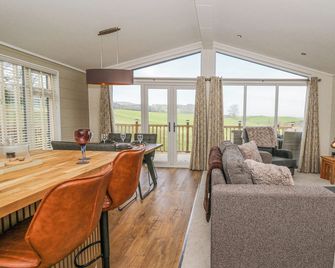 Seren Lodge, Family Friendly, With A Garden In Builth Wells - Builth Wells - Living room