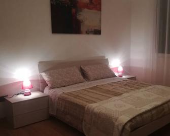 Fully Furnished Apartment - Rovigo - Bedroom