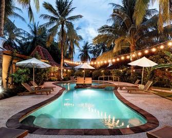 Coconut Garden Resort - Pemenang - Bể bơi