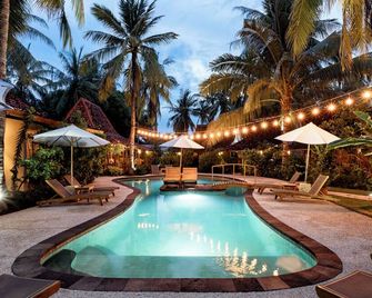 Coconut Garden Resort - Pemenang - בריכה