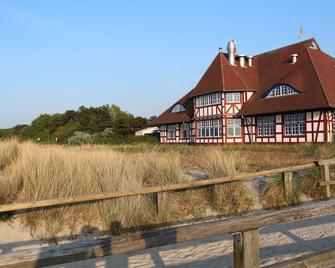 Of guests repeatedly praised ) Terrace apartment max. for 4 people - Zingst - Gebäude