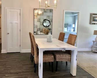 3Bed/2Bath Ritzy 2 of 3 - Greer - Essbereich