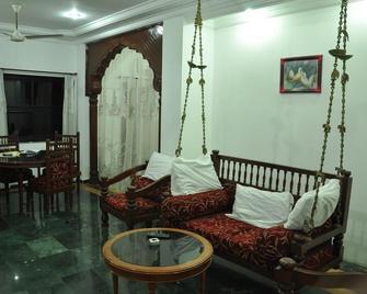 Hotel Chandan - Gāndhīdhām - Living room