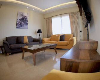 Pearl Hotel & Residence - Freetown - Living room