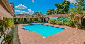 Hotel Santa Barbara - Villavicencio - Bể bơi