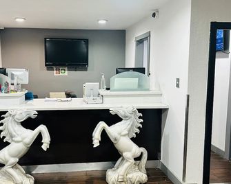 Evergreen Inn & Suites Portland - Portland