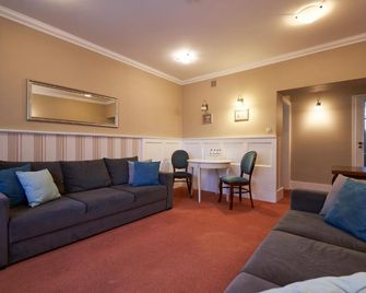 American House Hennela - وارسو - غرفة معيشة