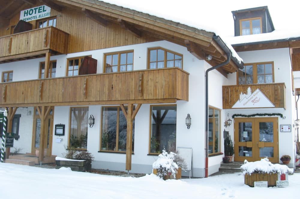 ألبين هوتل ألجاو