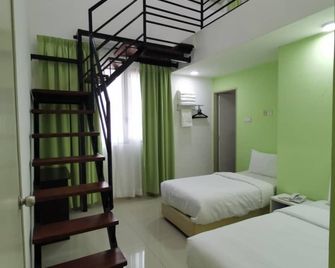 Yy48 Hotel ( 2 Mins Walk From Masjid Jamek Lrt Station ) - Kuala Lumpur - Bedroom