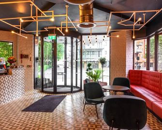 room2 Southampton Hometel - Southampton - Lobby