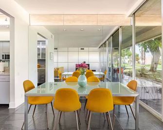 Seven Lakes Country Club home with piano - Palm Springs - Comedor