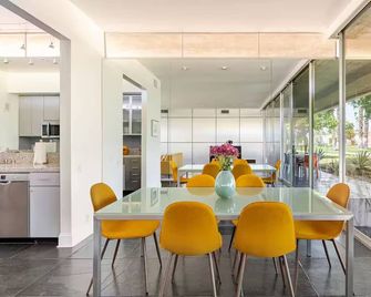 Seven Lakes Country Club home with piano - Palm Springs - Comedor