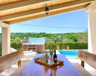 Villa Luca with pool and jacuzzi - Vrh - Piscine