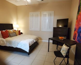 Quite Private Guest House 1br 1 bath with private entrance - Enterprise - Habitación