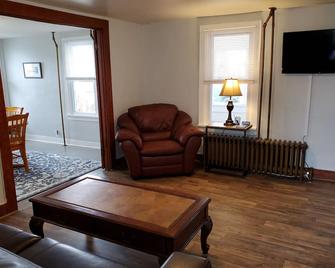 The Grape Vine Duplex - Seneca Falls - Living room