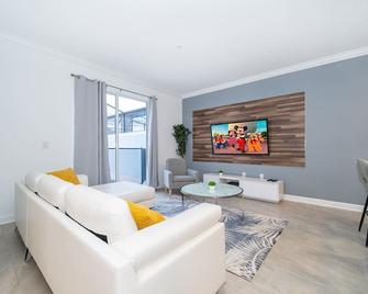 2984jp Townhouse 4 Bedrooms & 3 Bathrooms + Pool - Ocoee - Sala de estar