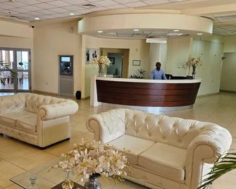 La Paz Hotel - מאלאבו - לובי
