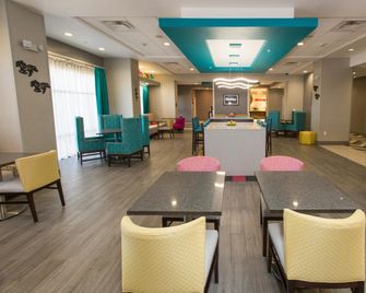 Hampton Inn Mustang - Mustang - Restaurante