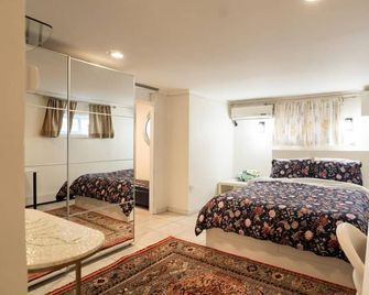 Charming 1-bedroom beautifully furnished apartment in quaint Roslyn w/Parking - Roslyn - Habitación
