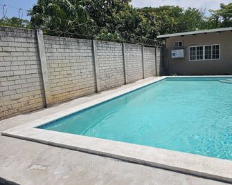Honey Beach House - San Luis Talpa - Piscina