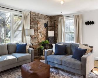 Cozy Benedict Farm House by South Village Pond - Dorset - Obývací pokoj