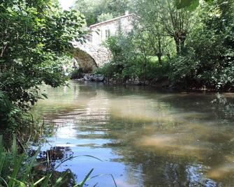 Water Mill Of The 18th Century Looking For Its Meunier - Naussac - Vista del exterior
