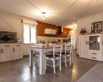 Les Grands Prés - Frontenard - Charette-Varennes - Comedor