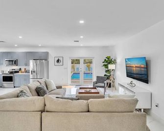 Miami Resort Villa - Cutler Bay - Living room