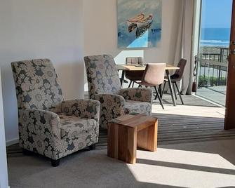 Ohiwa Beach Apartments Motel - Opotiki - Living room