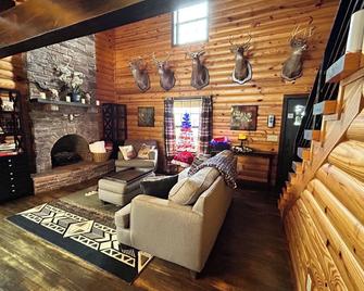 Charming 3-bedroom cabin with AC and WiFi at Barren River Lake in Lucas, KY - Lucas - Sala de estar