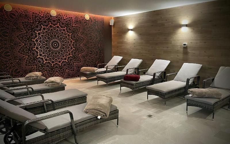 Pyramida 1 Kurhotel - פרנטישקובי לאזנה - טרקלין