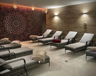 Pyramida 1 Kurhotel - פרנטישקובי לאזנה - טרקלין