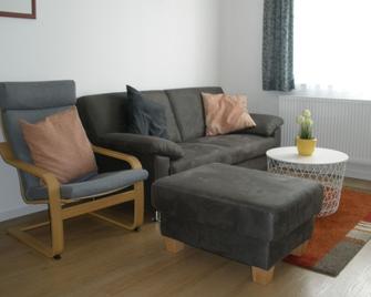 Ferienwohnungen Flora - Bad Windsheim - Wohnzimmer