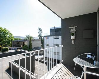 Cbd Apartment By The Park: Wifi & Parking - Launceston - Balcony