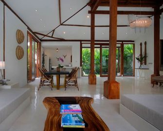 The Apartments Ubud - Ubud - Living room