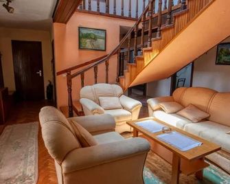 Two Towers Hostel with Shared bahtroom - Pančevo - Living room