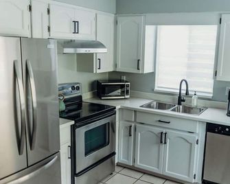 Guest Suite nestled in nature close to hiking trails and Ledgeview golf course - Abbotsford - Keuken