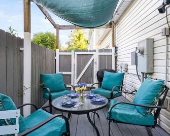 Beach house, 1.5 blocks from beach, 3bd, 3 bath - Gulfport - Patio