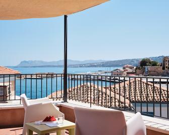 كازا دلفينو هوتل آند سبا - خانيا - شرفة