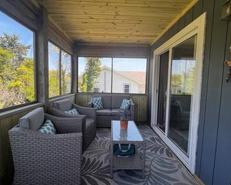 Nutter Tree Home - Ocracoke - Balcony