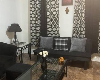 Cozy With A Little Touch of Love - Huntington - Living room