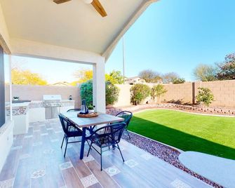 Power Ranch Retreat - Queen Creek - Patio