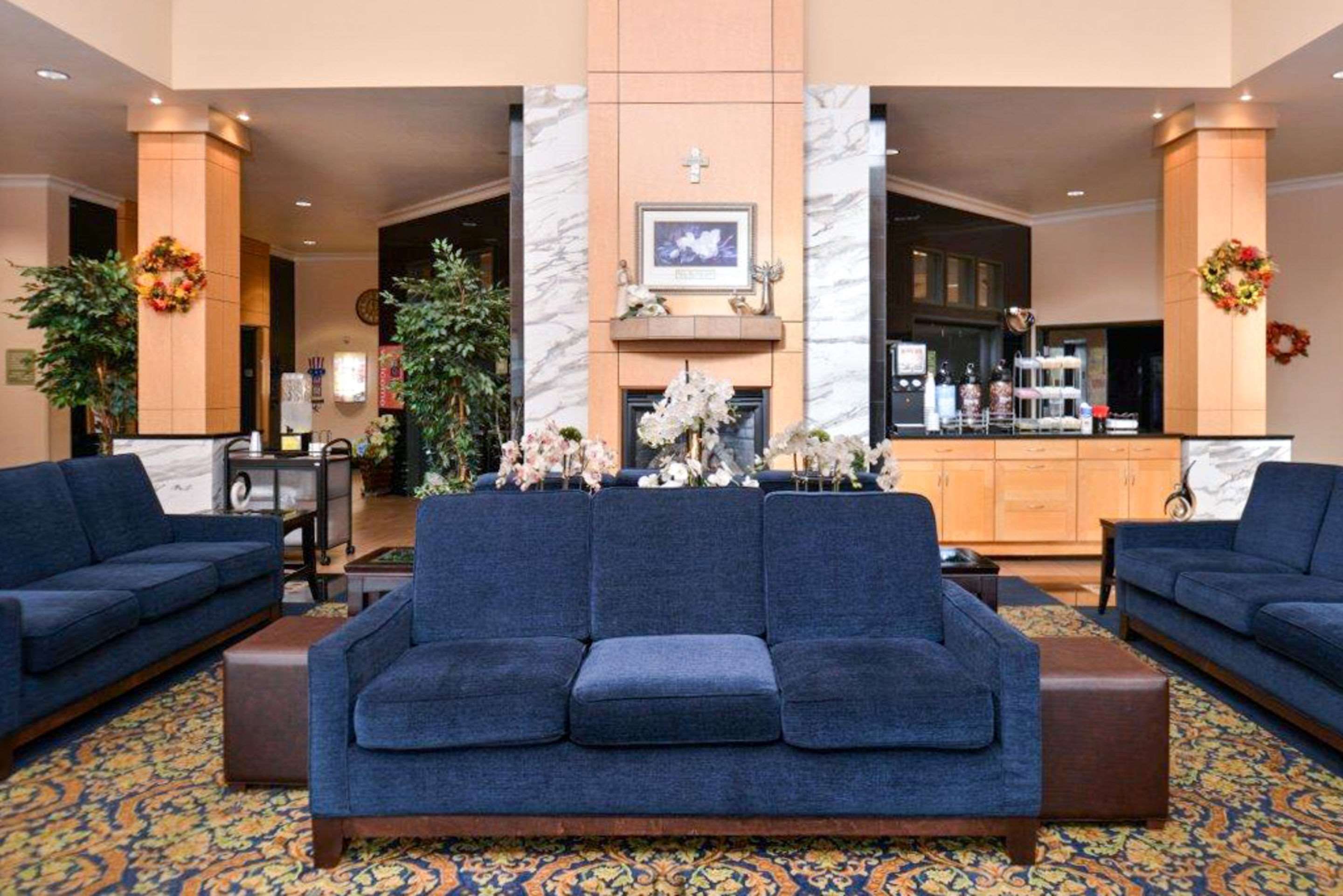 Comfort Suites Airport 105 1 5 4 Tukwila Hotel Deals