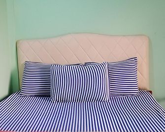 Hillside homestay - Cherrapunji - Bedroom