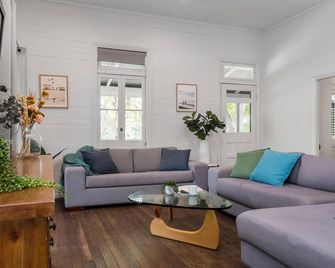 Byron Cove Beach House - Byron Bay - Huiskamer